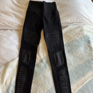 Alo yoga motto leggings